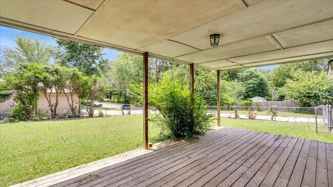 Building Photo - Beautiful 3 bedroom / 1.5 bath