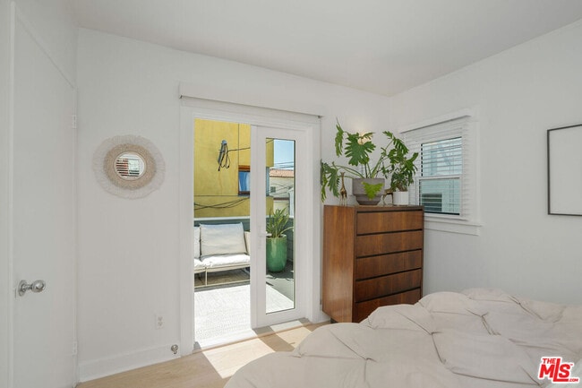 Building Photo - 431 Linnie Canal