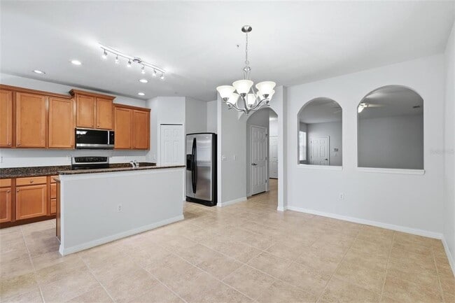 Building Photo - 3717 Parkridge Cir