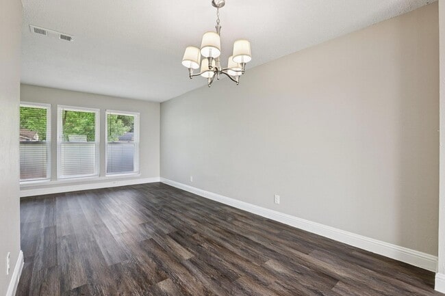 Building Photo - 5900 Gateshead Dr