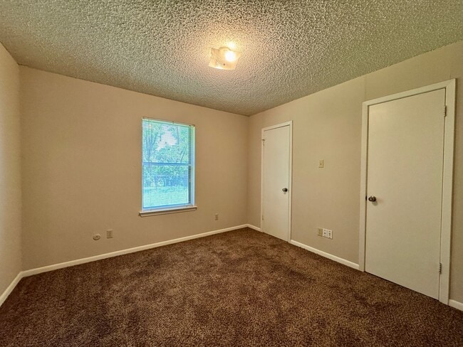 Building Photo - Single Family Home *LEASING SPECIAL AVAILA...