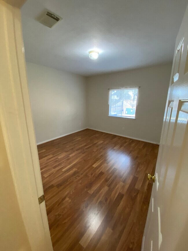 Room 3 - 16534 Wheatfield Dr