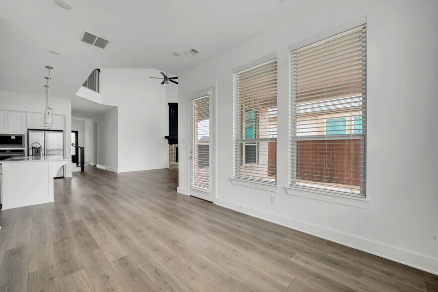 Building Photo - 3729 Paradise Way