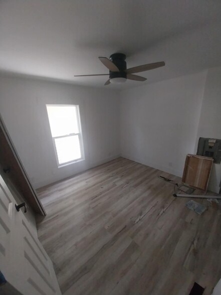 Bedroom - 3914 Clarnin St