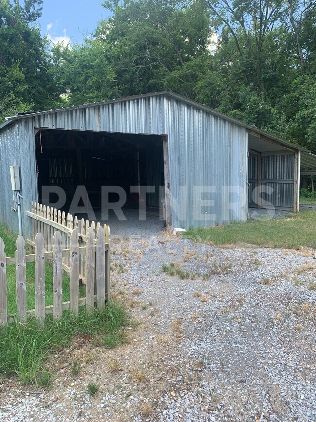 Building Photo - 1901 Meriwether Rd