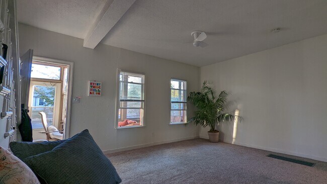 Building Photo - 609 Van Buren Ave