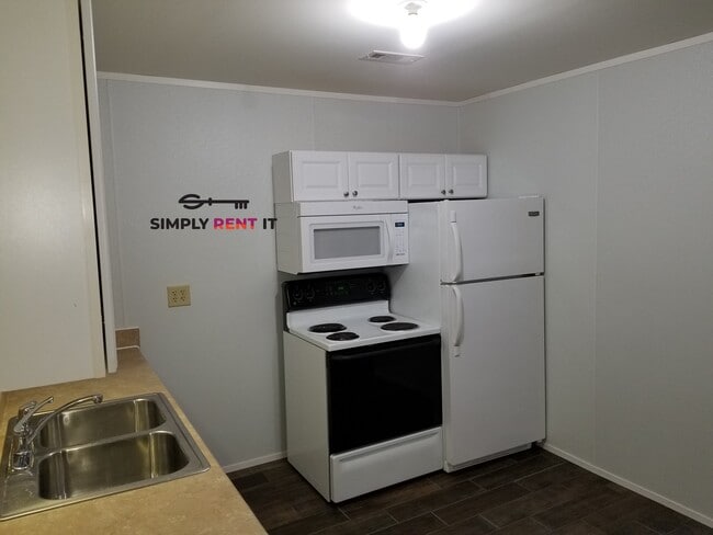 Building Photo - 1 Bedroom Downtown Roland, Private Entrance