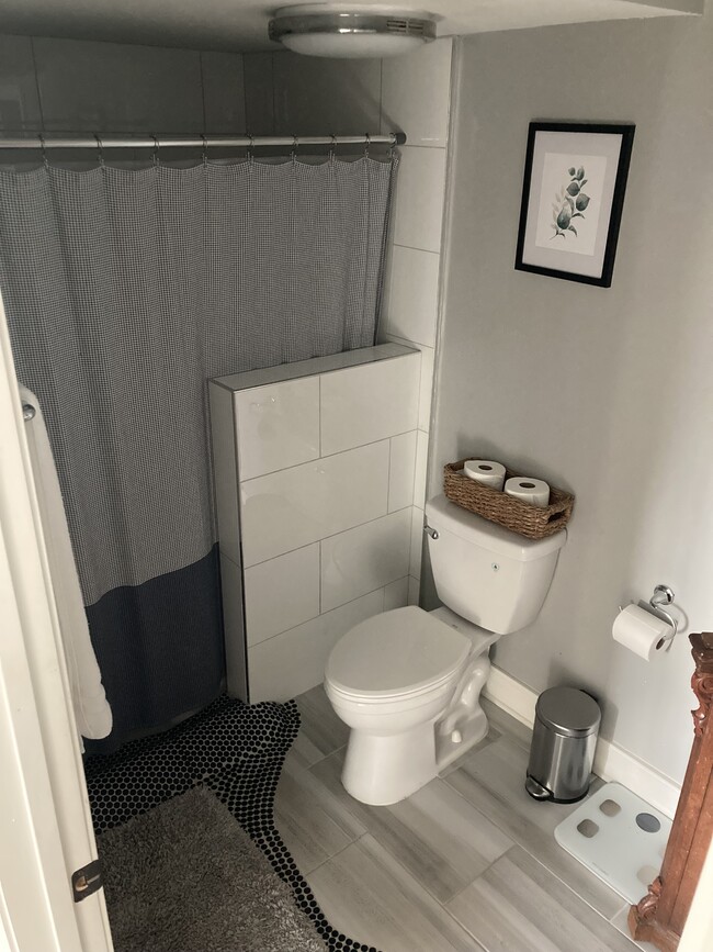 Building Photo - 1212 Tung Hill Dr