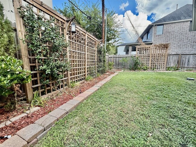 Building Photo - 3834 Linklea Dr