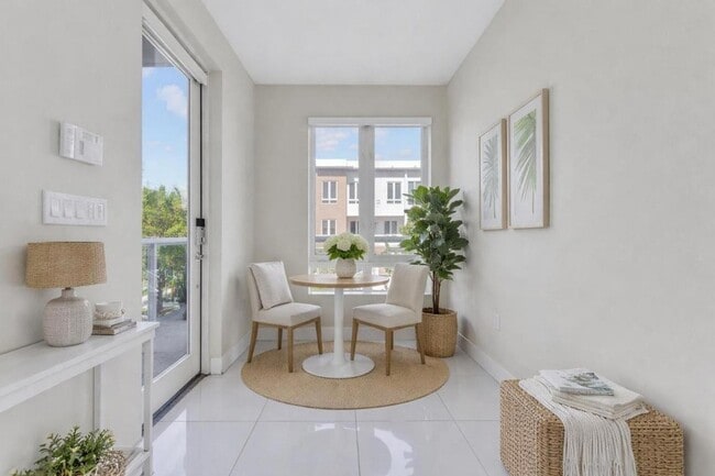 Building Photo - 10220 NW 63rd Terrace