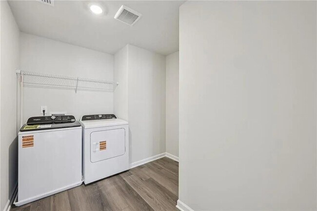 Building Photo - 265 Sequoia Ln