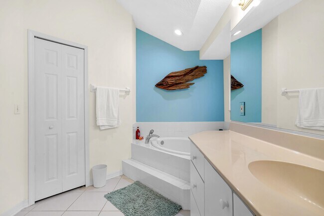 Building Photo - 308 A St