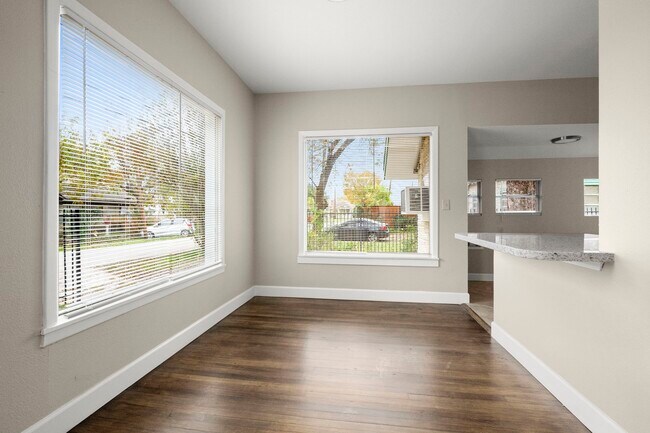 Building Photo - 5001 McKinney St