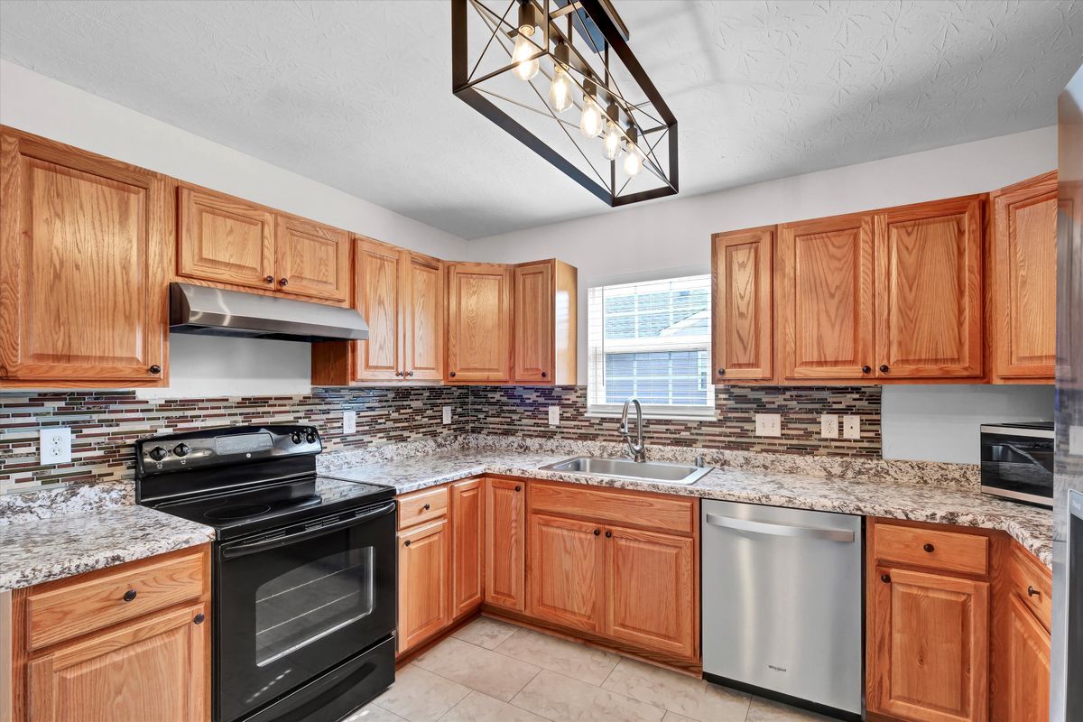 Building Photo - 204 Greenleaf Dr