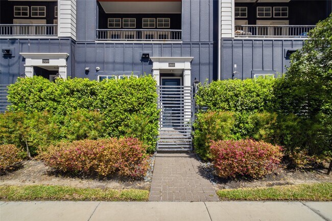 Building Photo - 707 Bringhurst St