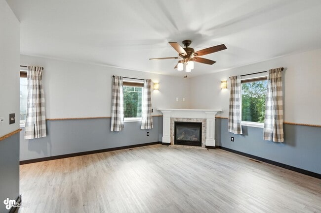 Building Photo - 4 Bedroom | 2.5 Bathroom | Garage - Conven...