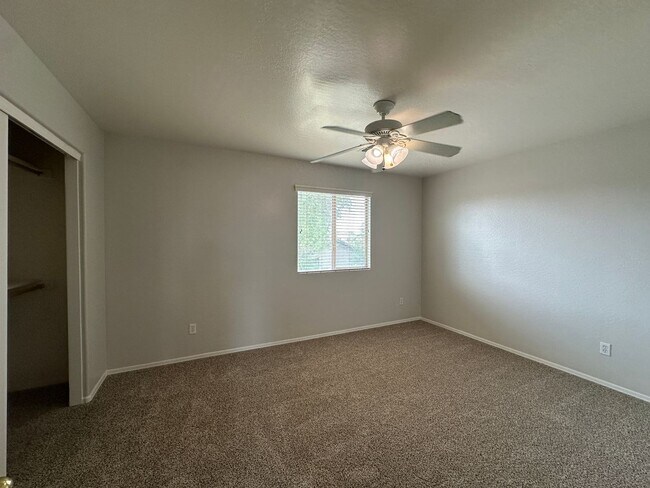 Building Photo - Promotion!  4 Bed 2.5 Bath Home with Split...