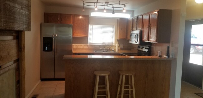 Building Photo - 866 Pebblewood Dr
