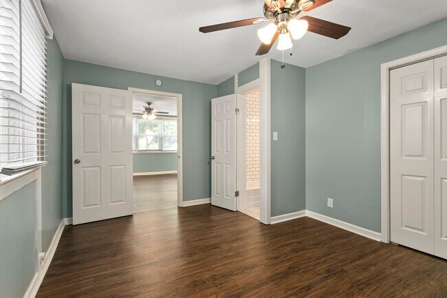 Building Photo - 4158 Oak St