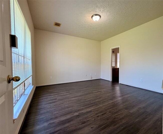 Building Photo - 13423 Agarita Ln