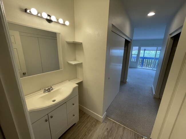 Building Photo - 847 Mola Vista Way