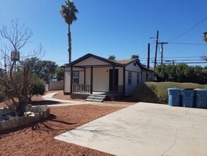 Building Photo - Remodeled 2 Bedroom- Minutes from Las Vegas Strip!!