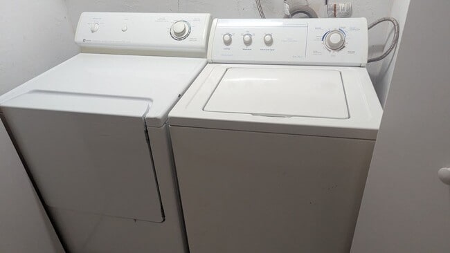 Building Photo - ***Please Respond Directly to the Online Listing, Calls May Not Be Returned***