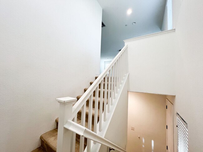 Building Photo - Spacious 4 Bd 3 Bath Home in Elk Grove