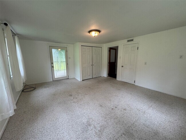 Building Photo - 1684 Airport Rd