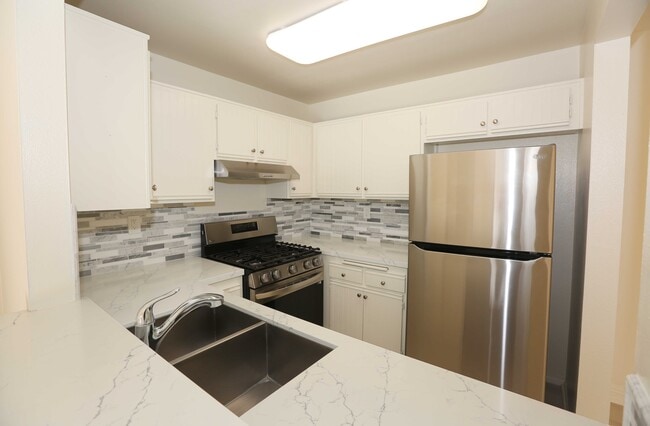 Building Photo - 23903 Del Monte Dr.