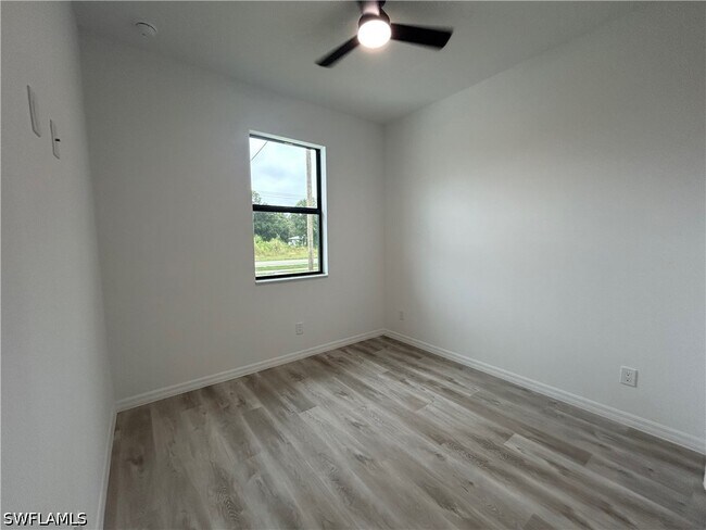 Building Photo - 457 Bell Blvd
