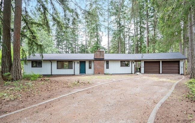 Building Photo - Spacious Rambler Retreat Nestled on an Acr...