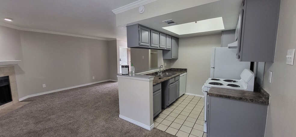 Kitchen open to living space - 4560 Chaha Rd