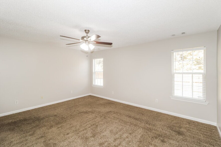 Building Photo - 4834 Graham Lake Dr