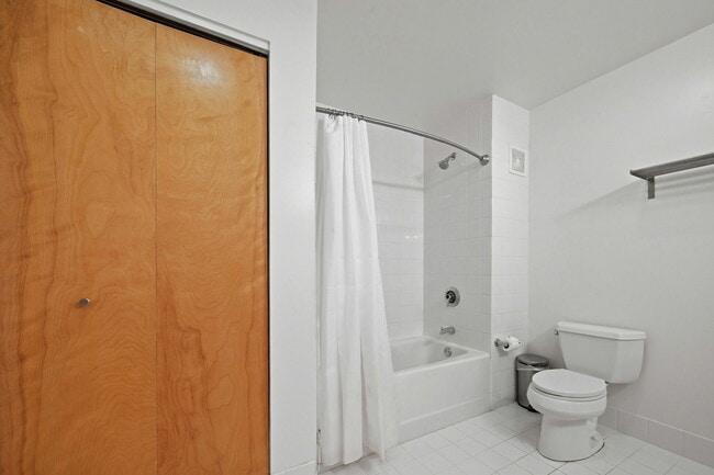 Building Photo - 2001 McAllister St