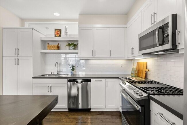 Building Photo - Superior Point