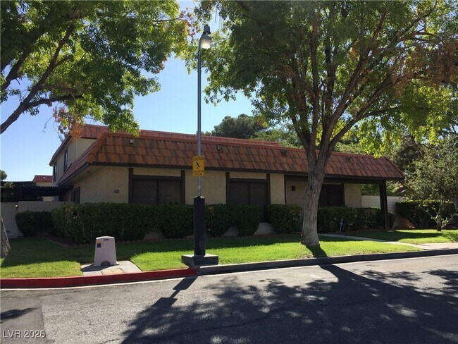 Building Photo - 241 Misty Isle Ln