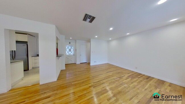 Building Photo - Bright 3-Bedroom + 2-Bathroom Home in Vall...