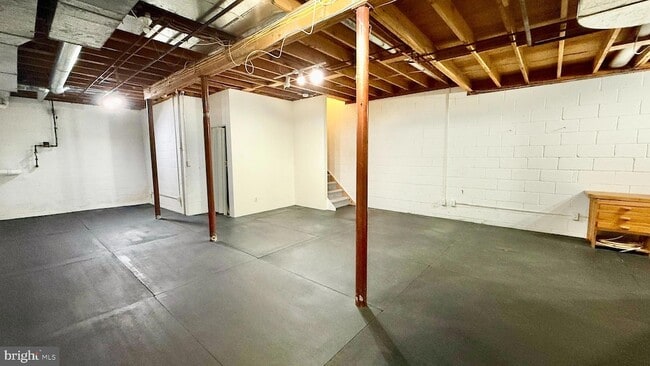 Building Photo - 305 Marten Rd