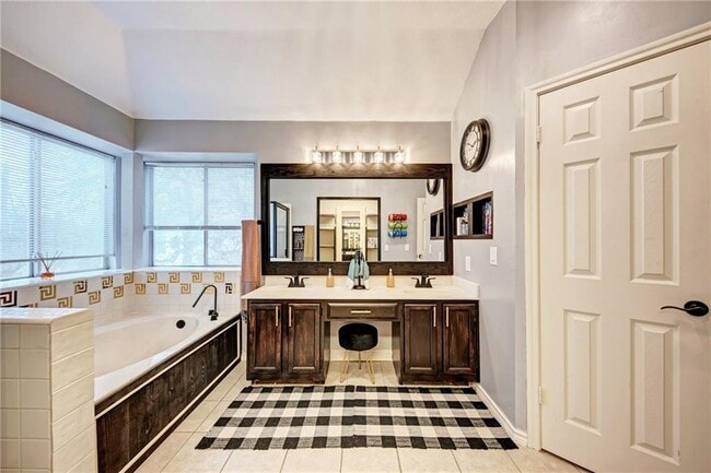 Building Photo - 1813 White Oak Loop