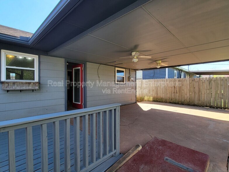 Building Photo - 4205 SE 47th St