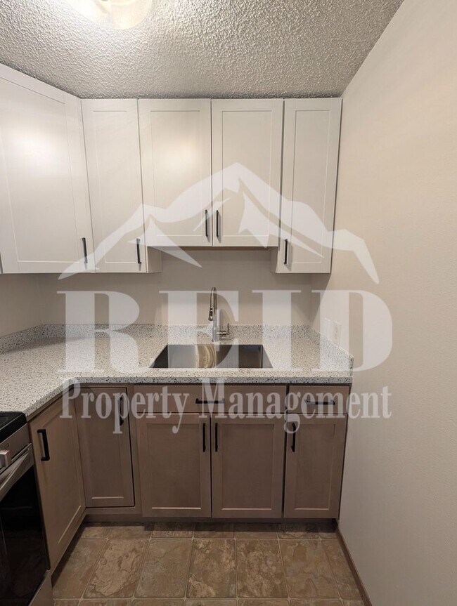 Building Photo - Illahee6056