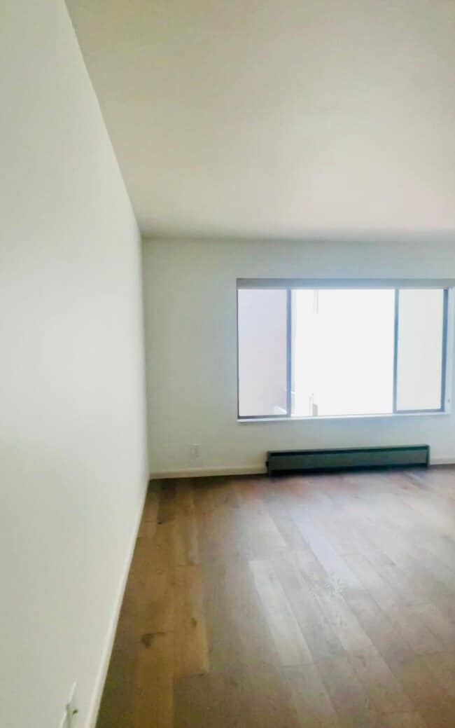 Building Photo - 1885 Pacific Ave