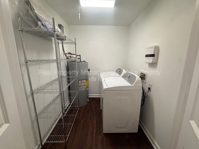 Building Photo - 1505 Axum Rd