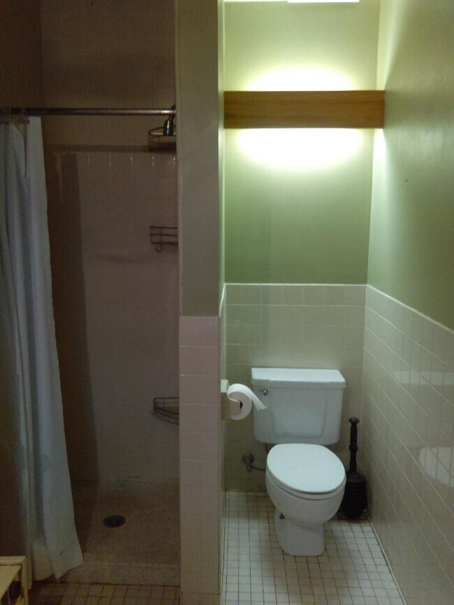 1 Bedroom Bathroom 2 - 112 US Oval