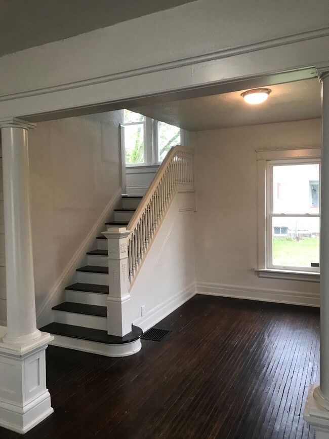 Building Photo - 943 Brice Ave