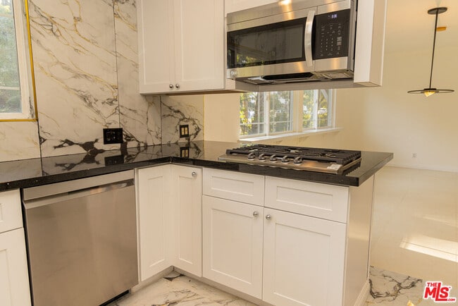 Building Photo - 5604 Valley Circle Blvd