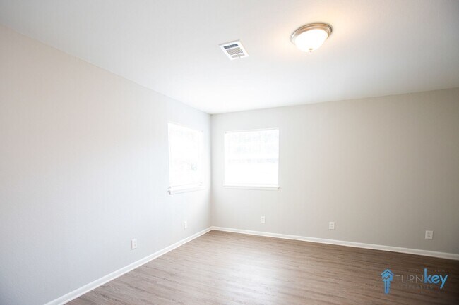 Building Photo - 1600 Orange St