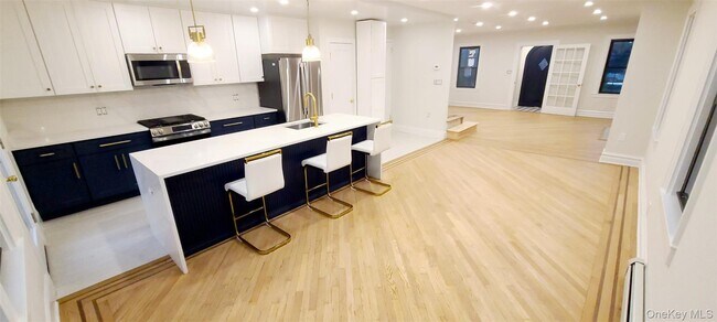 Building Photo - 88-37 62nd Dr