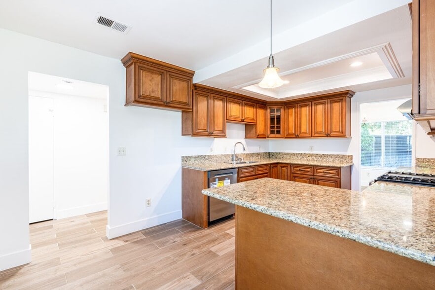 Building Photo - 1119 Carmel Cir